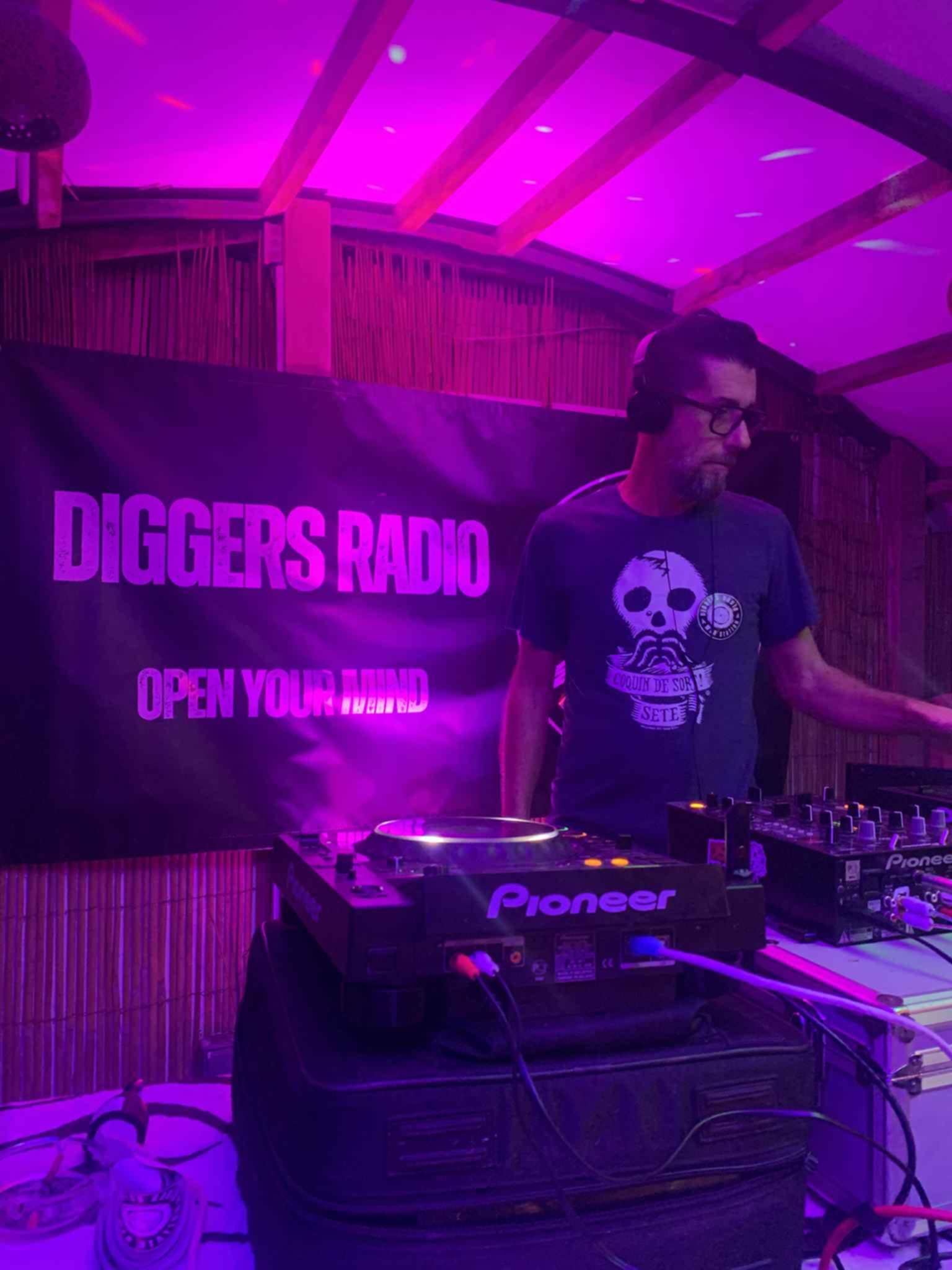 Unknown copie.jpg (136 KB)